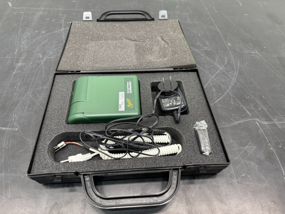 Image of Oyster Current Voltage Calibrator Portable Process Calibrator Kit